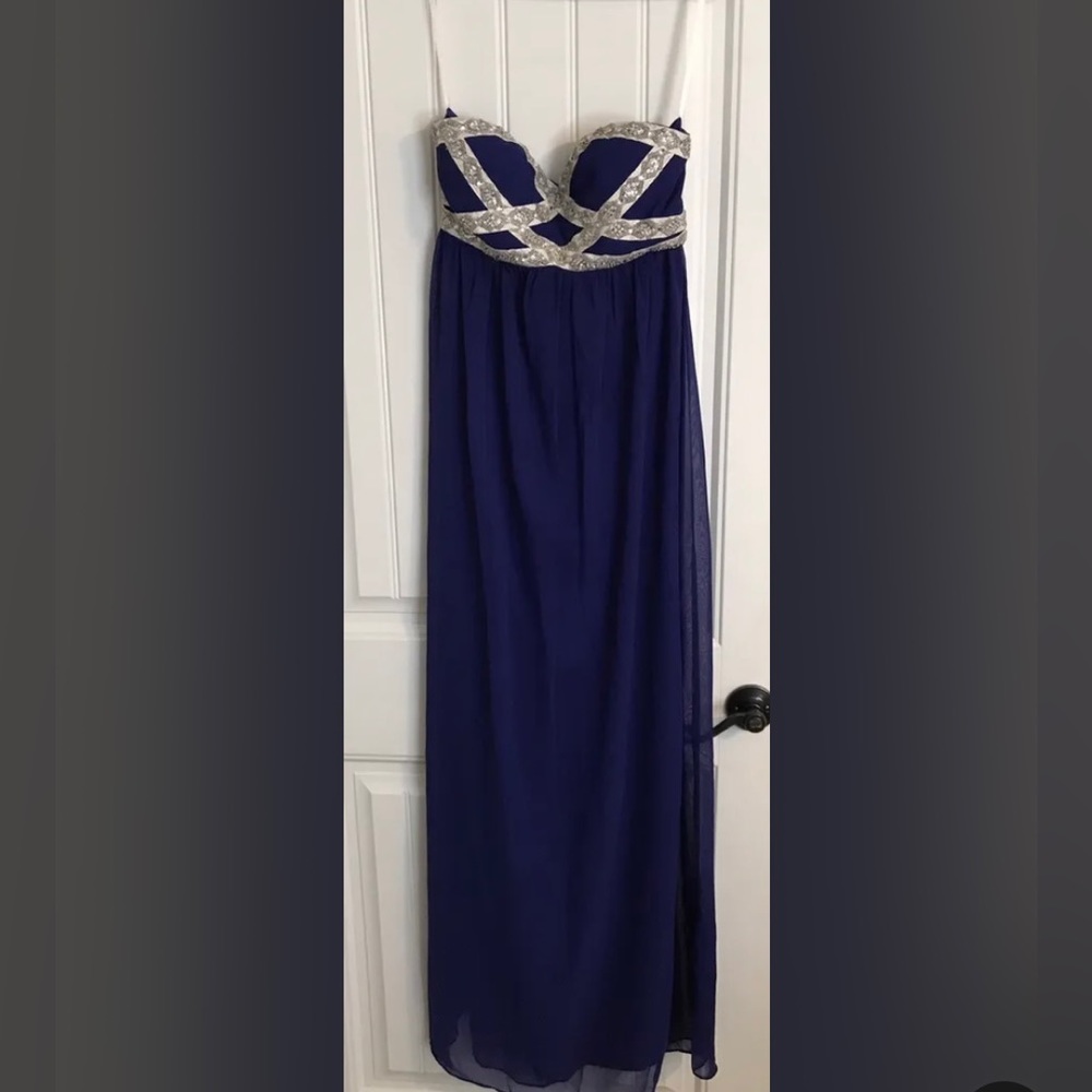 New Beautiful, vintage gown.